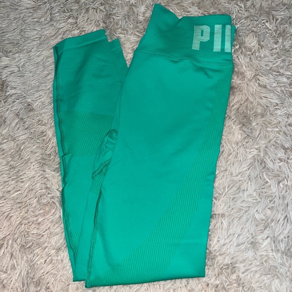 PINK Victoria's Secret Pants - NEW Leggings💚